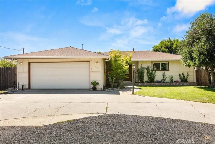 Large Circular Driveway- Room for multiple cars and trailer parking.
