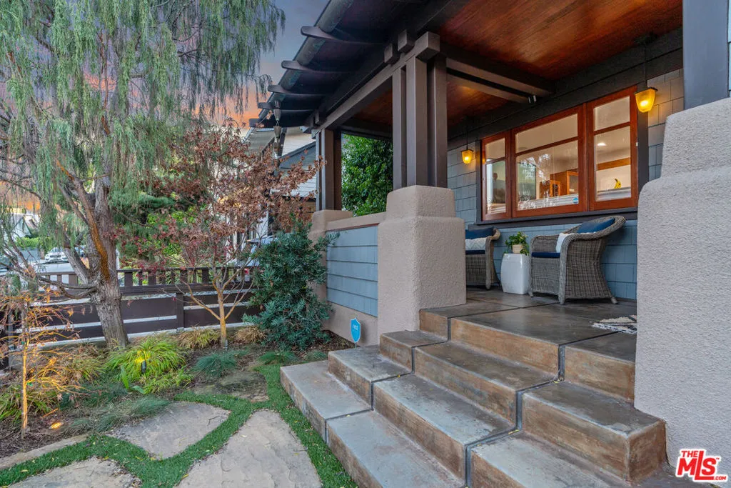 706 Navy Street - Charming Fro