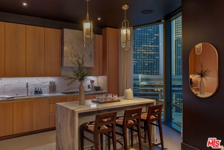 211 W Elm Court 17b, Los Angeles, California 90067