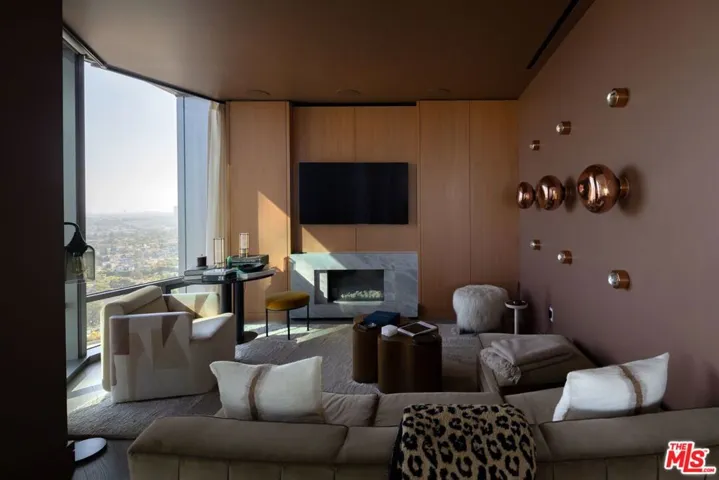 211 W Elm Court 17b, Los Angeles, California 90067