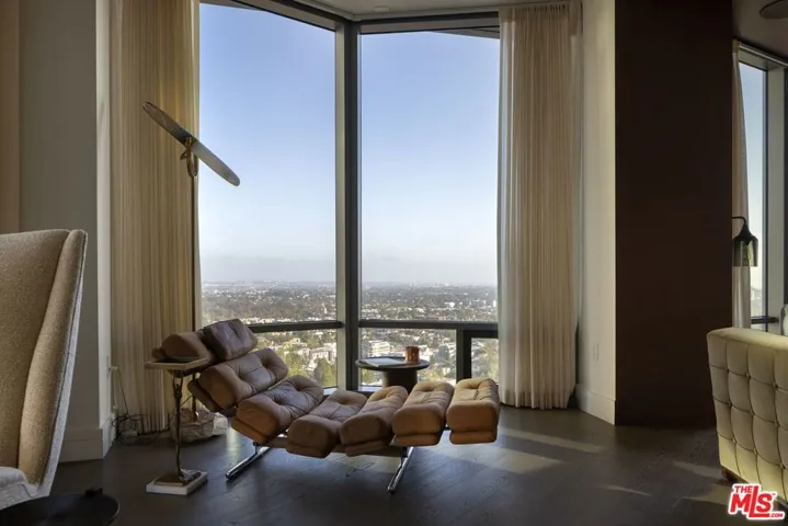 211 W Elm Court 17b, Los Angeles, California 90067