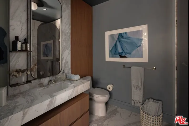211 W Elm Court 17b, Los Angeles, California 90067