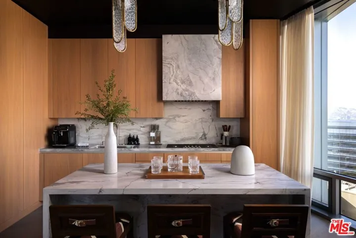 211 W Elm Court 17b, Los Angeles, California 90067