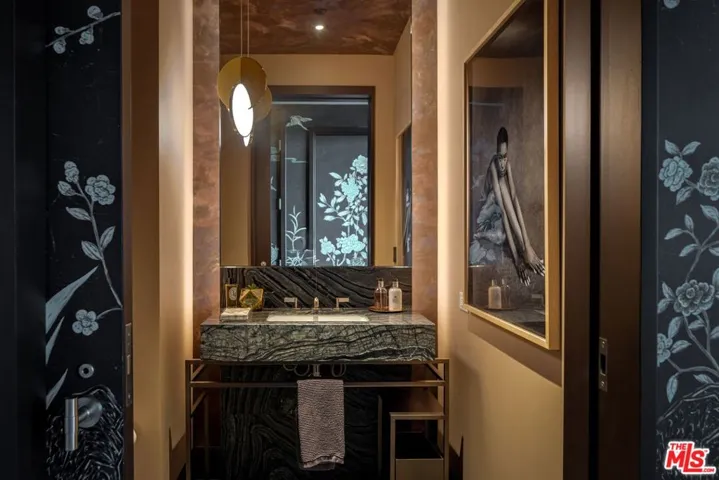 211 W Elm Court 17b, Los Angeles, California 90067