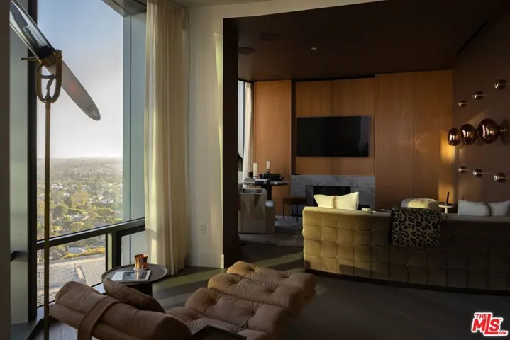 211 W Elm Court 17b, Los Angeles, California 90067