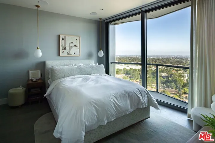 211 W Elm Court 17b, Los Angeles, California 90067