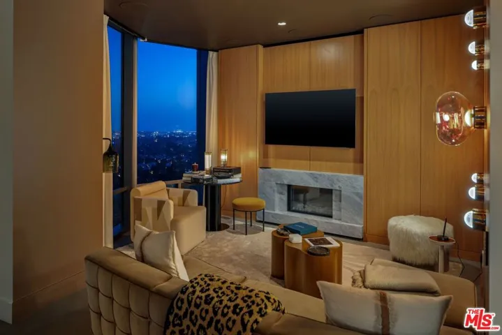 211 W Elm Court 17b, Los Angeles, California 90067