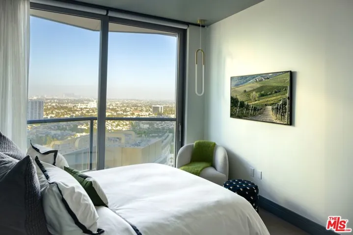 211 W Elm Court 17b, Los Angeles, California 90067