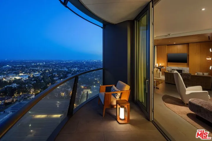 211 W Elm Court 17b, Los Angeles, California 90067