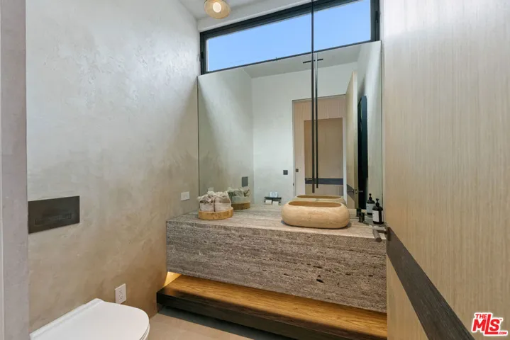 938 – 940 Palisades Beach Road, Santa Monica, California 90403