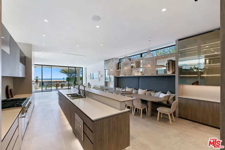 938 – 940 Palisades Beach Road, Santa Monica, California 90403