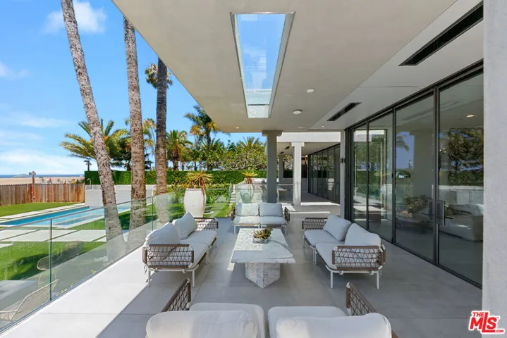 938 – 940 Palisades Beach Road, Santa Monica, California 90403