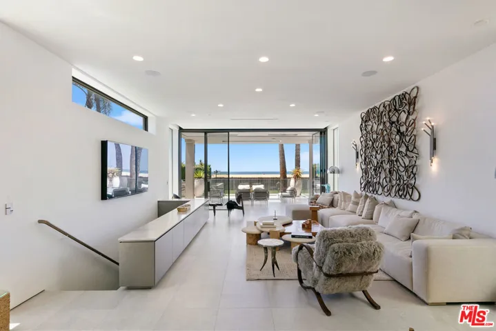 938 – 940 Palisades Beach Road, Santa Monica, California 90403