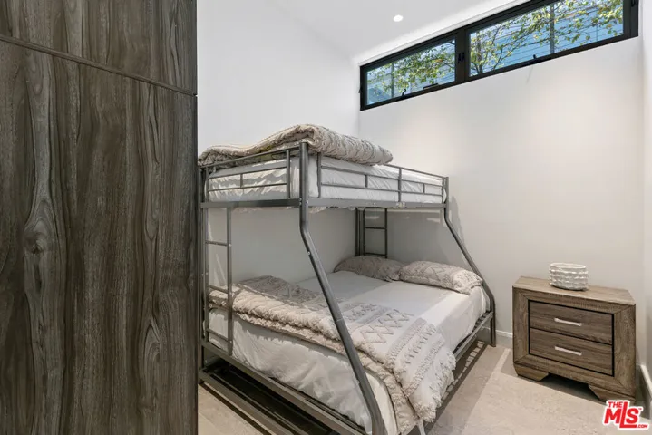 938 – 940 Palisades Beach Road, Santa Monica, California 90403