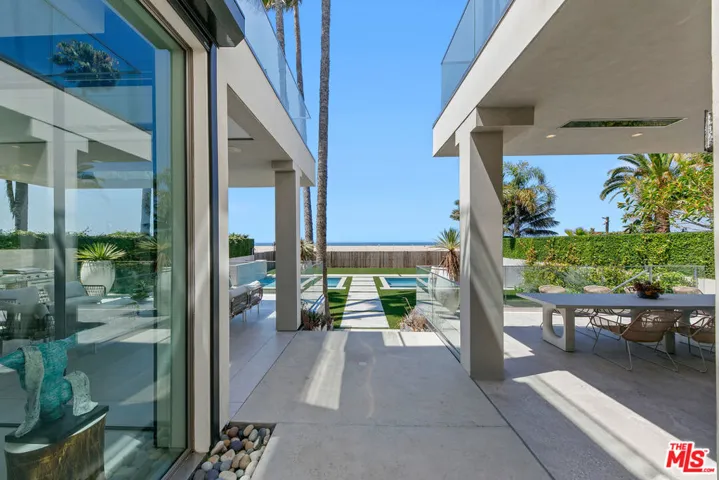 938 – 940 Palisades Beach Road, Santa Monica, California 90403