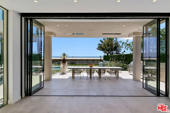 938 – 940 Palisades Beach Road, Santa Monica, California 90403