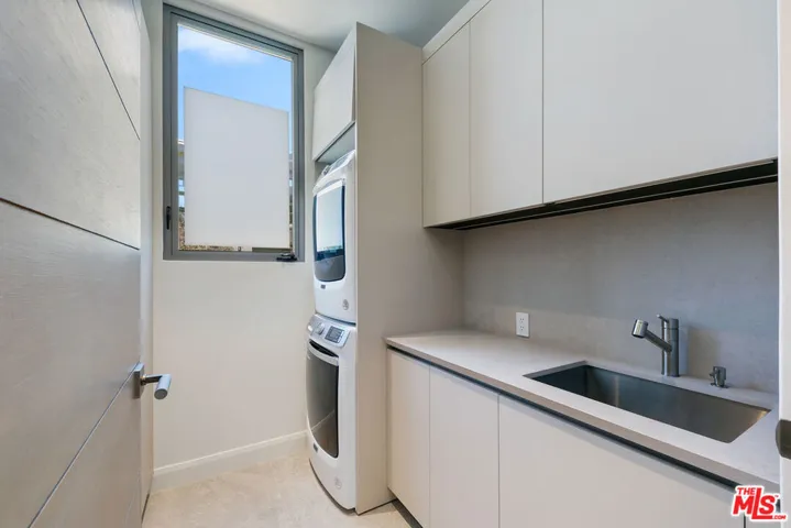 938 – 940 Palisades Beach Road, Santa Monica, California 90403