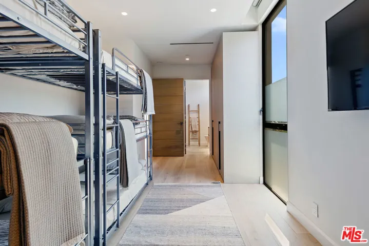 938 – 940 Palisades Beach Road, Santa Monica, California 90403