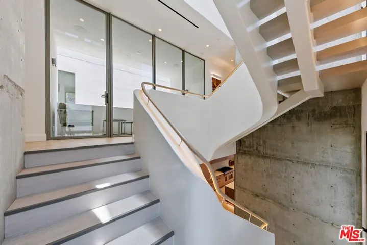 938 – 940 Palisades Beach Road, Santa Monica, California 90403