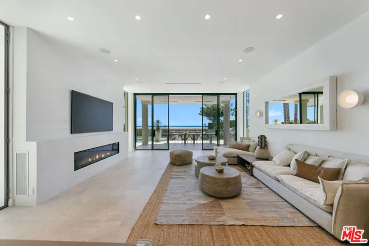 938 – 940 Palisades Beach Road, Santa Monica, California 90403