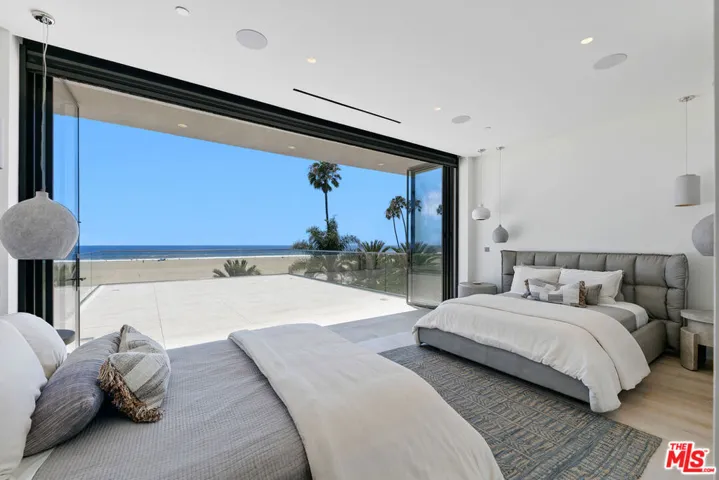 938 – 940 Palisades Beach Road, Santa Monica, California 90403