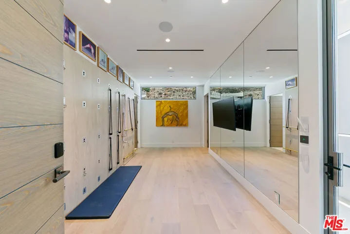 938 – 940 Palisades Beach Road, Santa Monica, California 90403