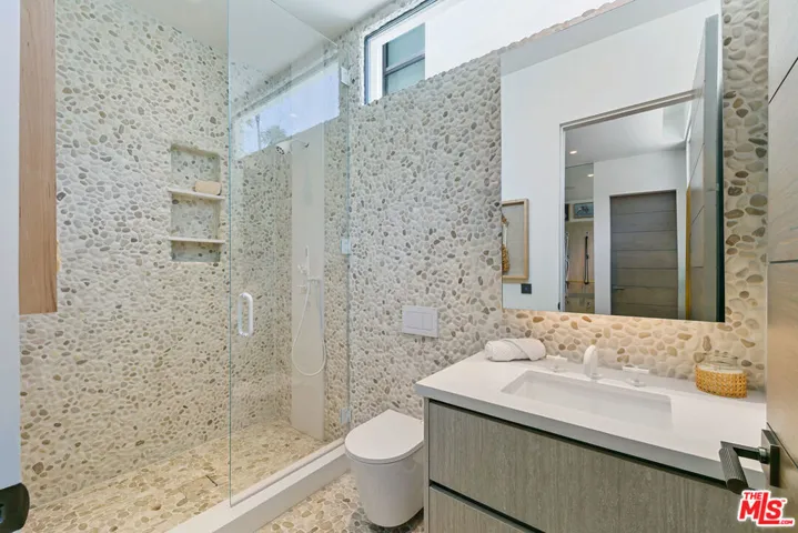 938 – 940 Palisades Beach Road, Santa Monica, California 90403