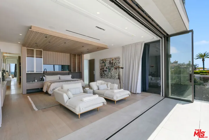 938 – 940 Palisades Beach Road, Santa Monica, California 90403