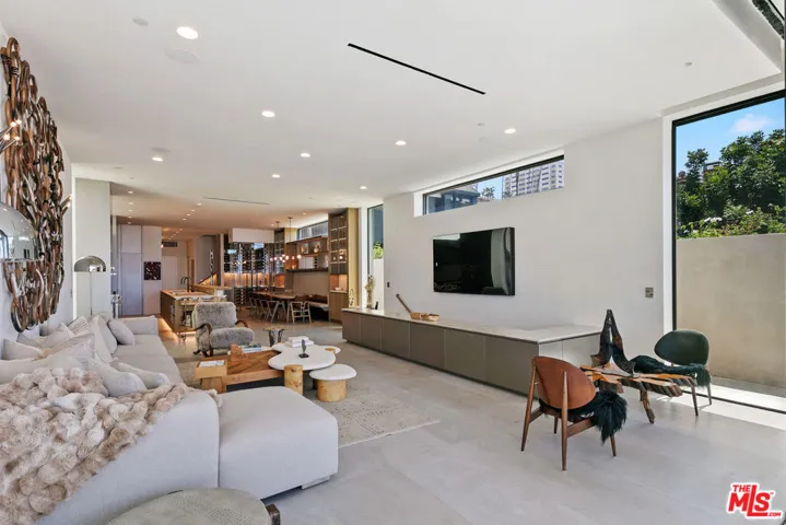 938 – 940 Palisades Beach Road, Santa Monica, California 90403