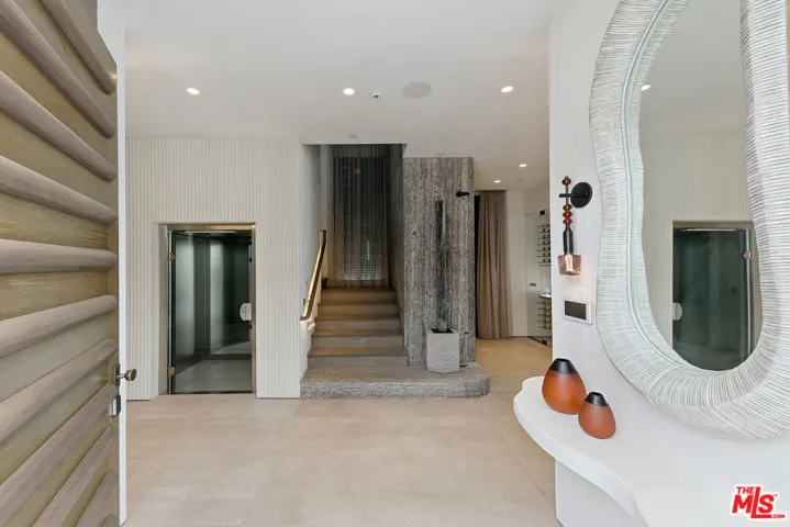 938 – 940 Palisades Beach Road, Santa Monica, California 90403