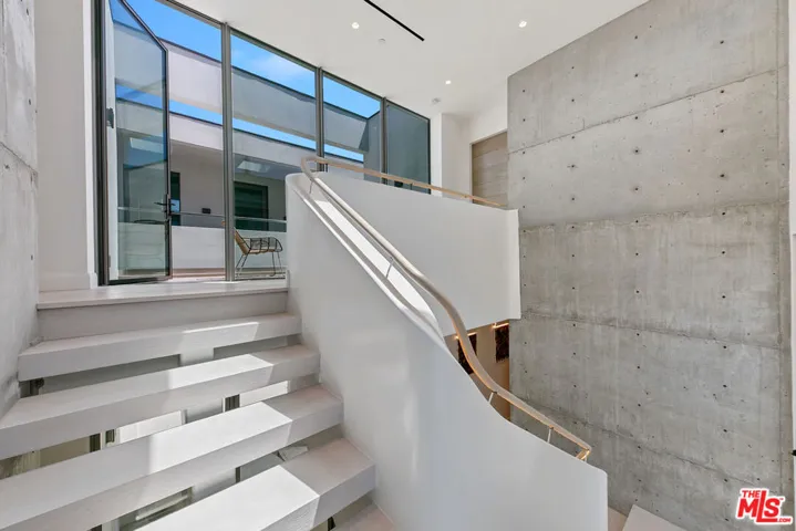 938 – 940 Palisades Beach Road, Santa Monica, California 90403