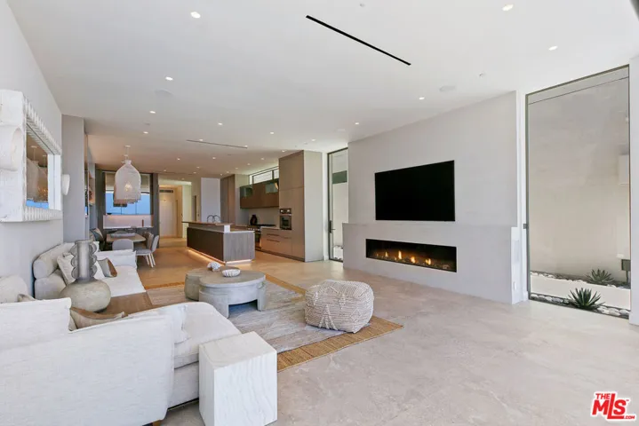 938 – 940 Palisades Beach Road, Santa Monica, California 90403