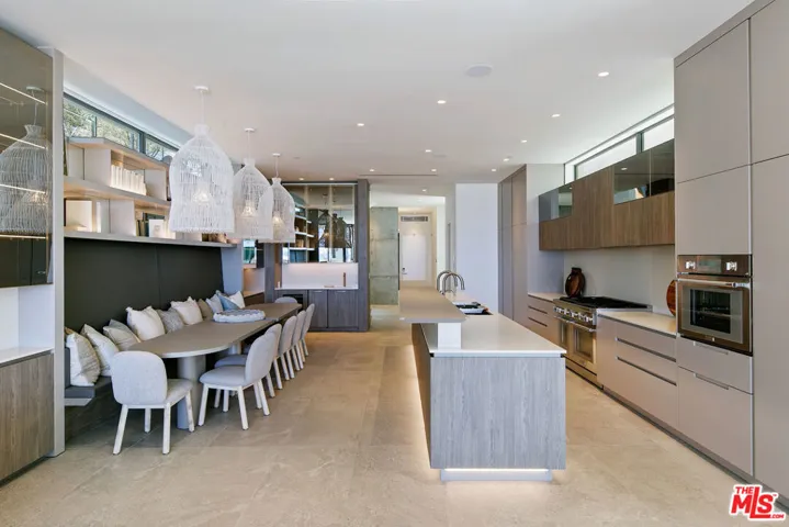 938 – 940 Palisades Beach Road, Santa Monica, California 90403