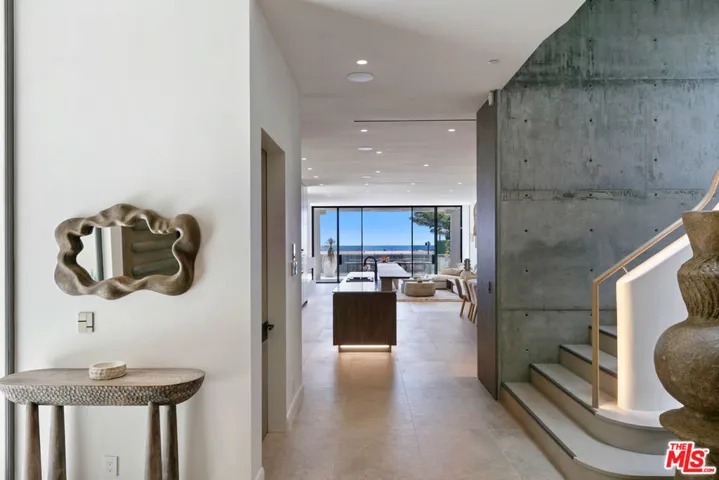 938 – 940 Palisades Beach Road, Santa Monica, California 90403