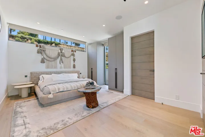938 – 940 Palisades Beach Road, Santa Monica, California 90403