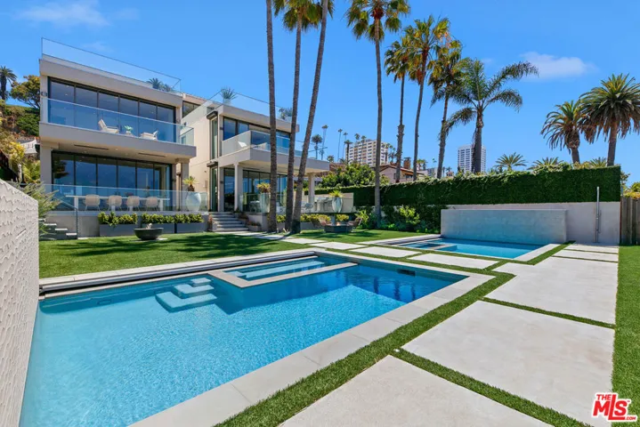 938 – 940 Palisades Beach Road, Santa Monica, California 90403
