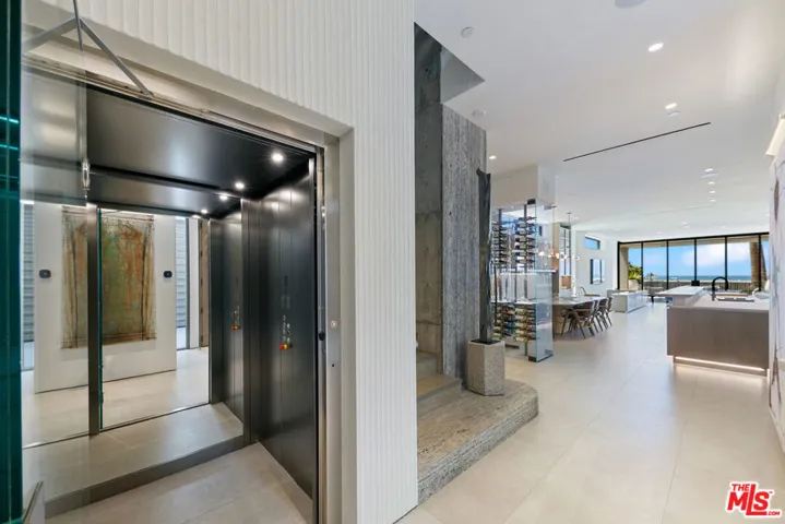 938 – 940 Palisades Beach Road, Santa Monica, California 90403