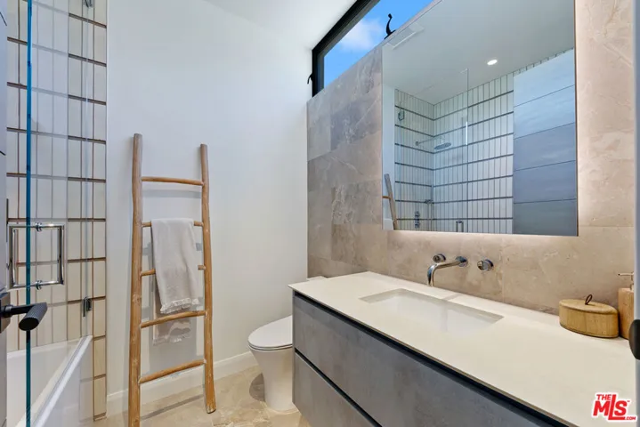 938 – 940 Palisades Beach Road, Santa Monica, California 90403