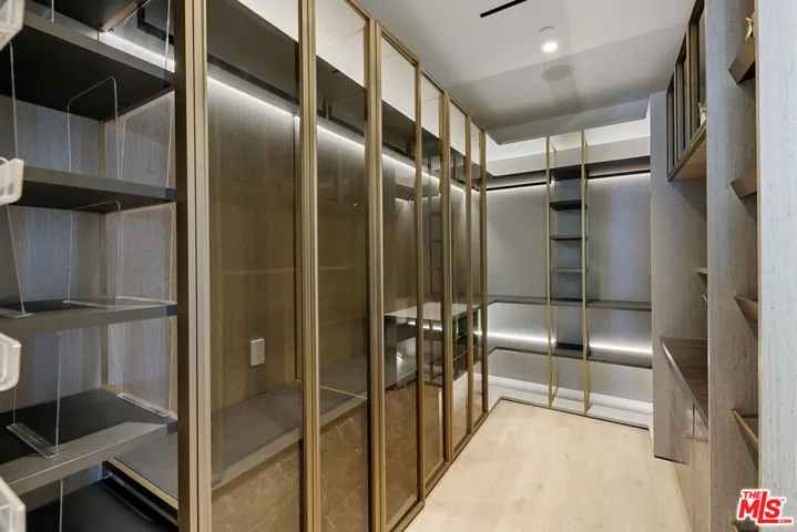 938 – 940 Palisades Beach Road, Santa Monica, California 90403