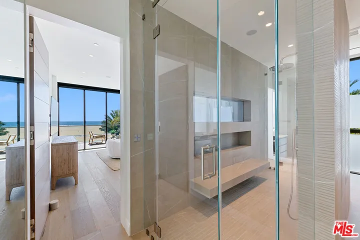 938 – 940 Palisades Beach Road, Santa Monica, California 90403