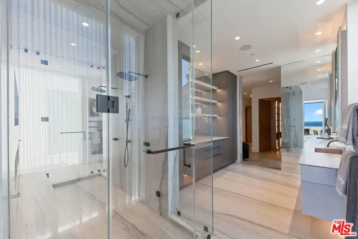 938 – 940 Palisades Beach Road, Santa Monica, California 90403