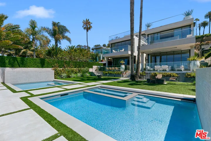 938 – 940 Palisades Beach Road, Santa Monica, California 90403