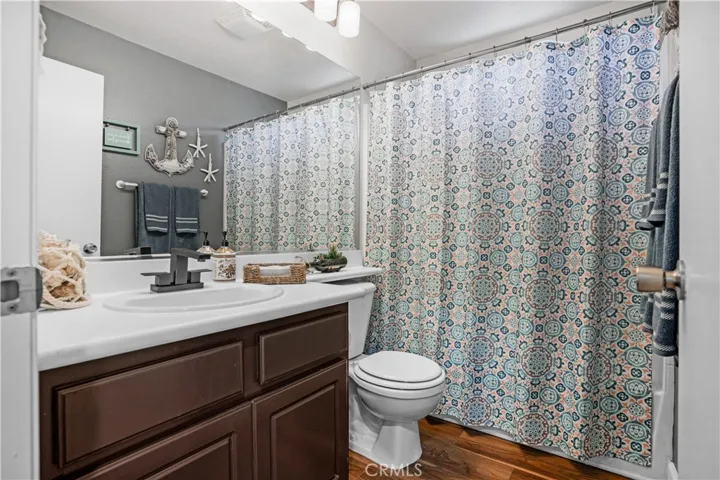 FULL GUEST BATHROOM FEATURING UPDATED FIXTURES AND A TUB/SHOWER COMBINATION.