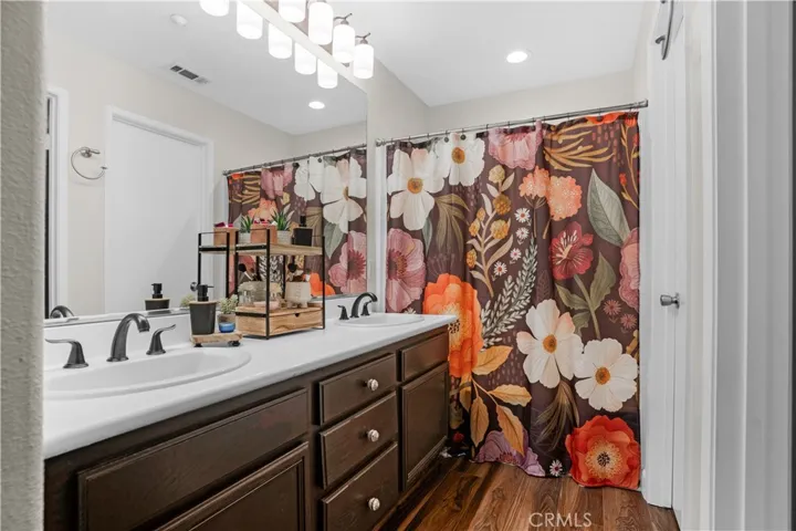 SPACIOUS PRIMARY BATHROOM WITH DOUBLE SINKS AND UPDATED FIXTURES.