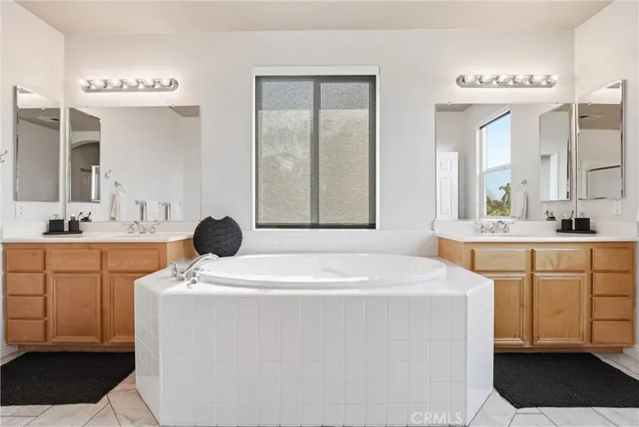 5018 Bella Collina, Oceanside, California 92056