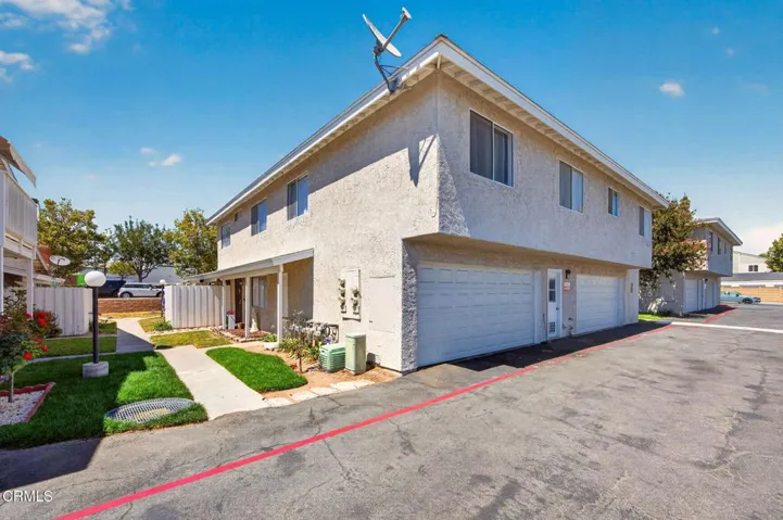 24-web-or-mls-Upmarket Media-646Riv008