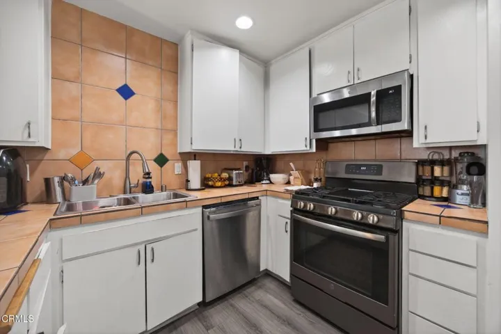 11-web-or-mls-Upmarket Media-646Riv044