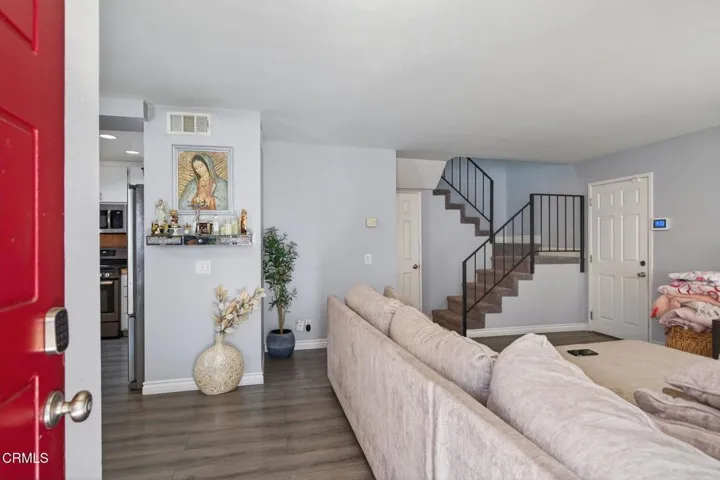 3-web-or-mls-Upmarket Media-646Riv019
