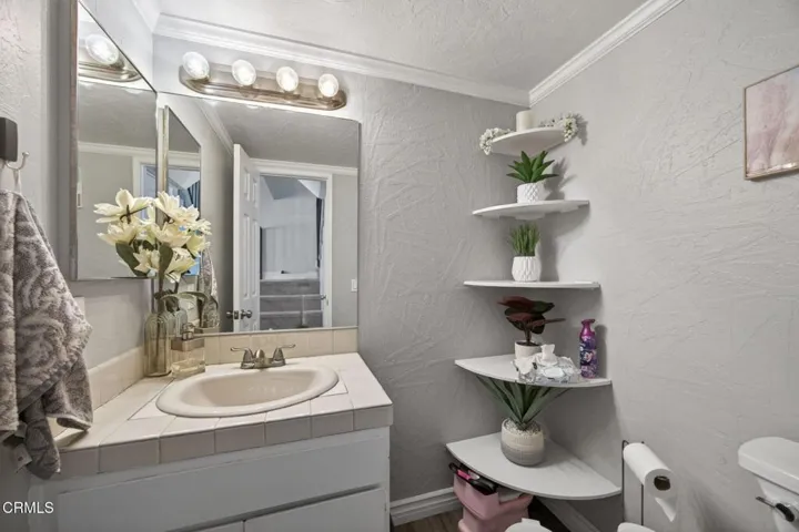 14-web-or-mls-Upmarket Media-646Riv052