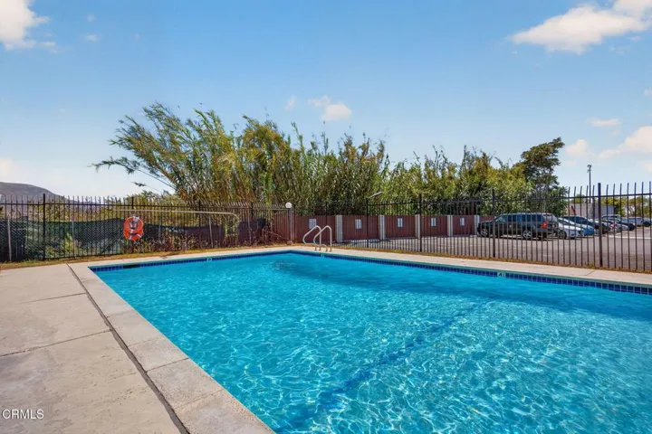 28-web-or-mls-Upmarket Media-646Riv083